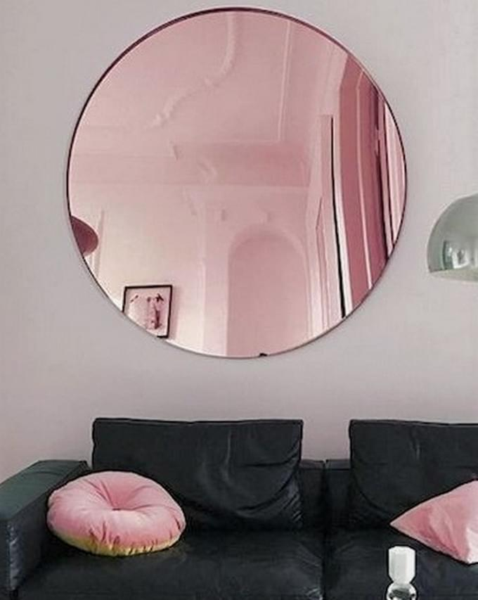 Круглое розовое зеркало