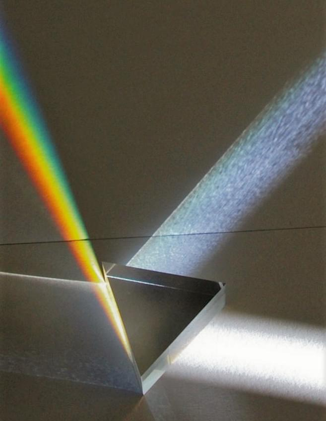 Эффект интерполяции света в стекле