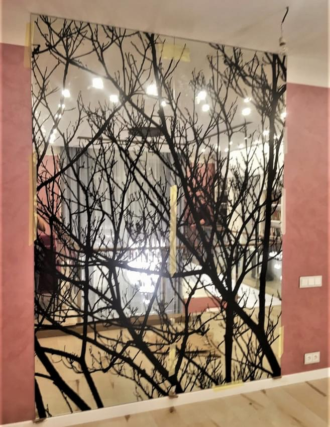 Зеркальное панно с фотопечатью в виде деревьев
